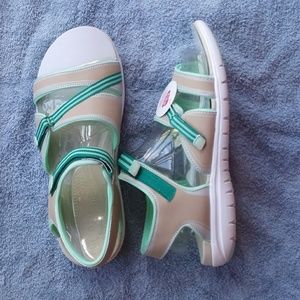 Women's size 11 W Ryka sandals